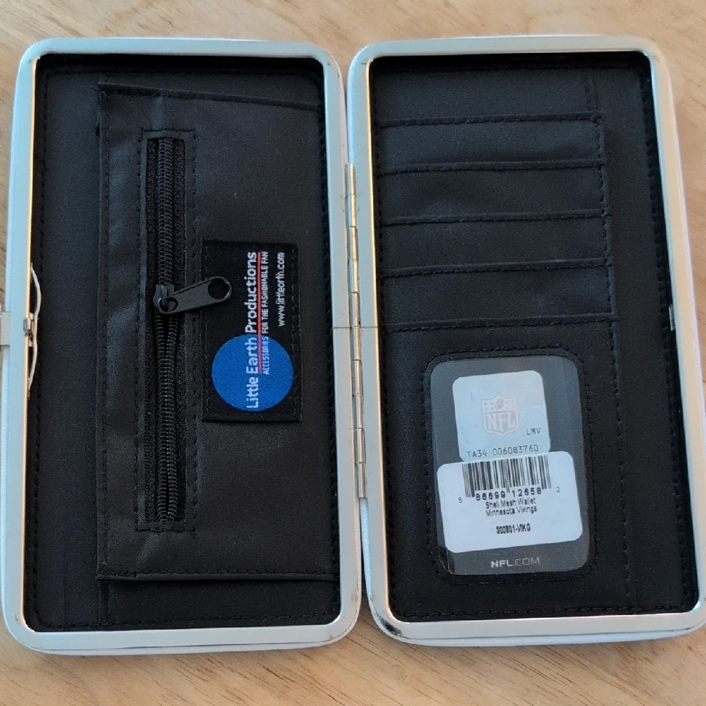 Little Earth stylish wallet